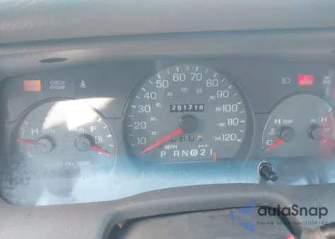 2000 Mercury Grand Marquis Ls z USA, uszkodzony, nr VIN 2MEFM75W5YX692949